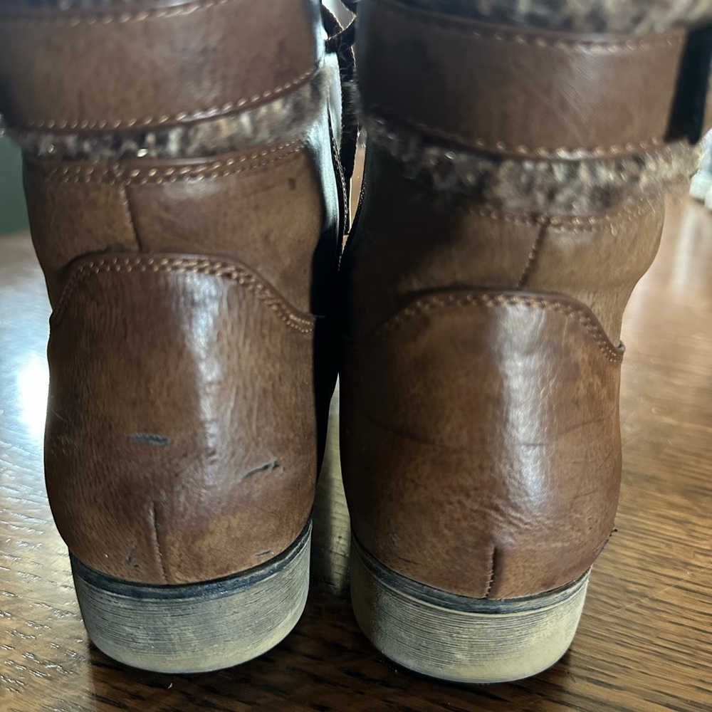 Women’s Brown Lace-Up Ankle Combat Boots (9) - Picture 6 of 8